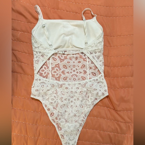 Hollister lace bodysuit - Picture 2 of 4
